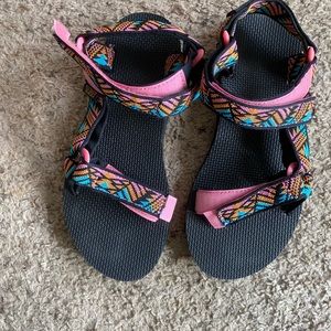 Women’s tevas 6.5